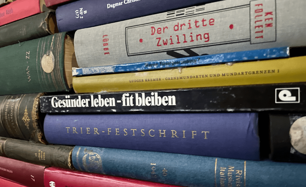 HenrietteSQuentin Bücherwand